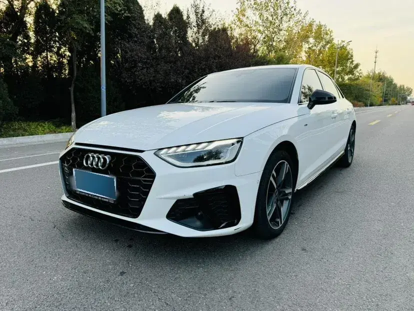 2022 Audi A4L 2.0T 190HP L4 7DCT