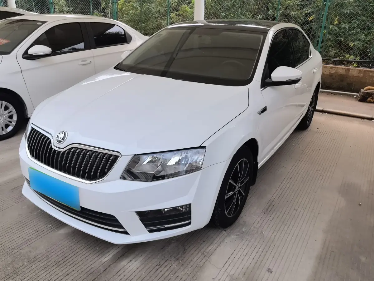 2017 Skoda Octavia 1.6L 110HP L4 6AT
