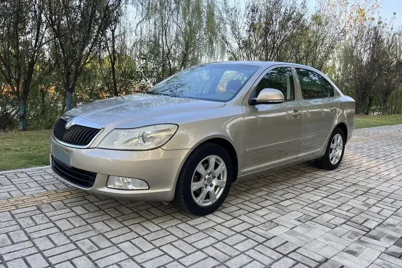 2013 Skoda Octavia 1.6L 105HP L4 5MT