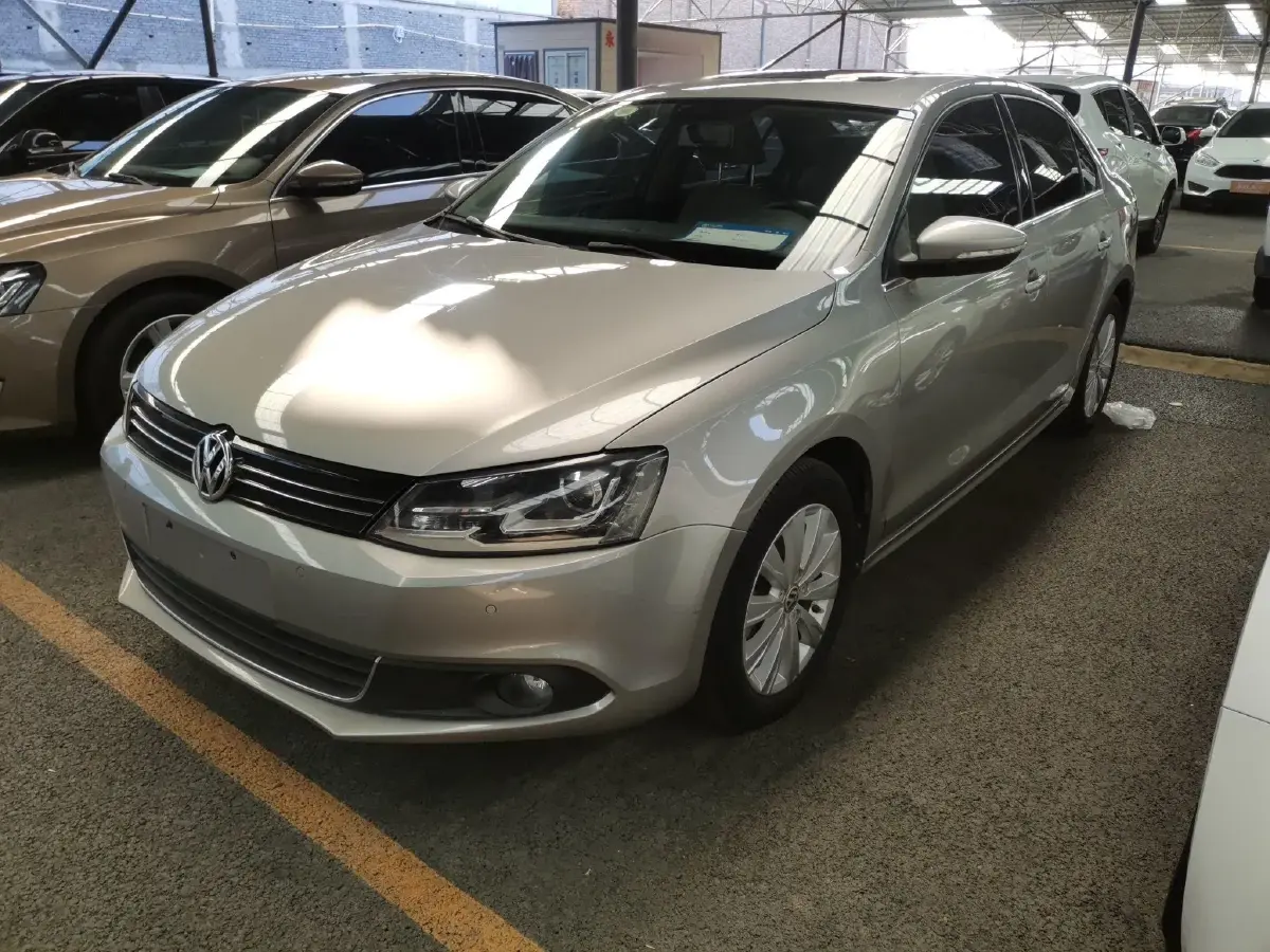 2014 Volkswagen Sagitar 1.4T 131HP L4 7DCT