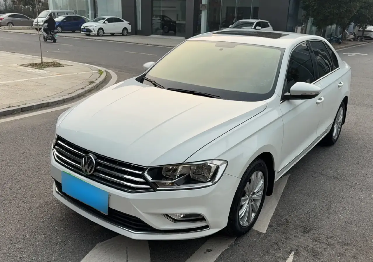 2016 Volkswagen Bora 1.6L 110HP L4 6AT