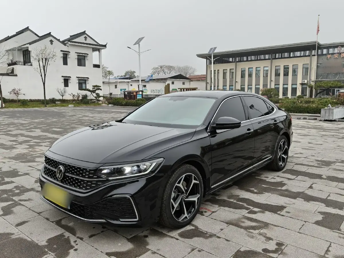 2023 Volkswagen Passat 2.0T 186HP L4 7DCT