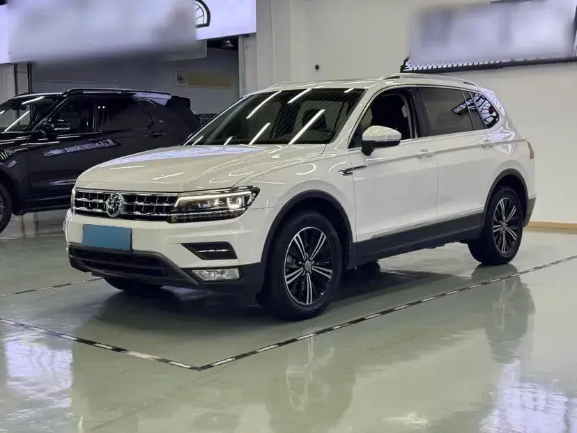 2018 Volkswagen Tiguan L 2.0T 220HP L4 7DCT