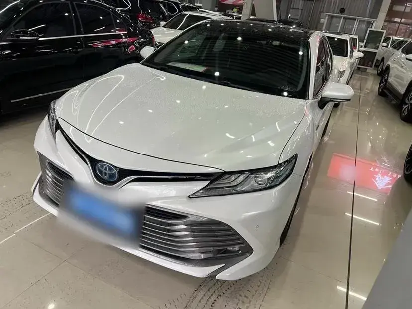 2019 Toyota Camry 2.5L 178HP L4 E-CVT Hybrid