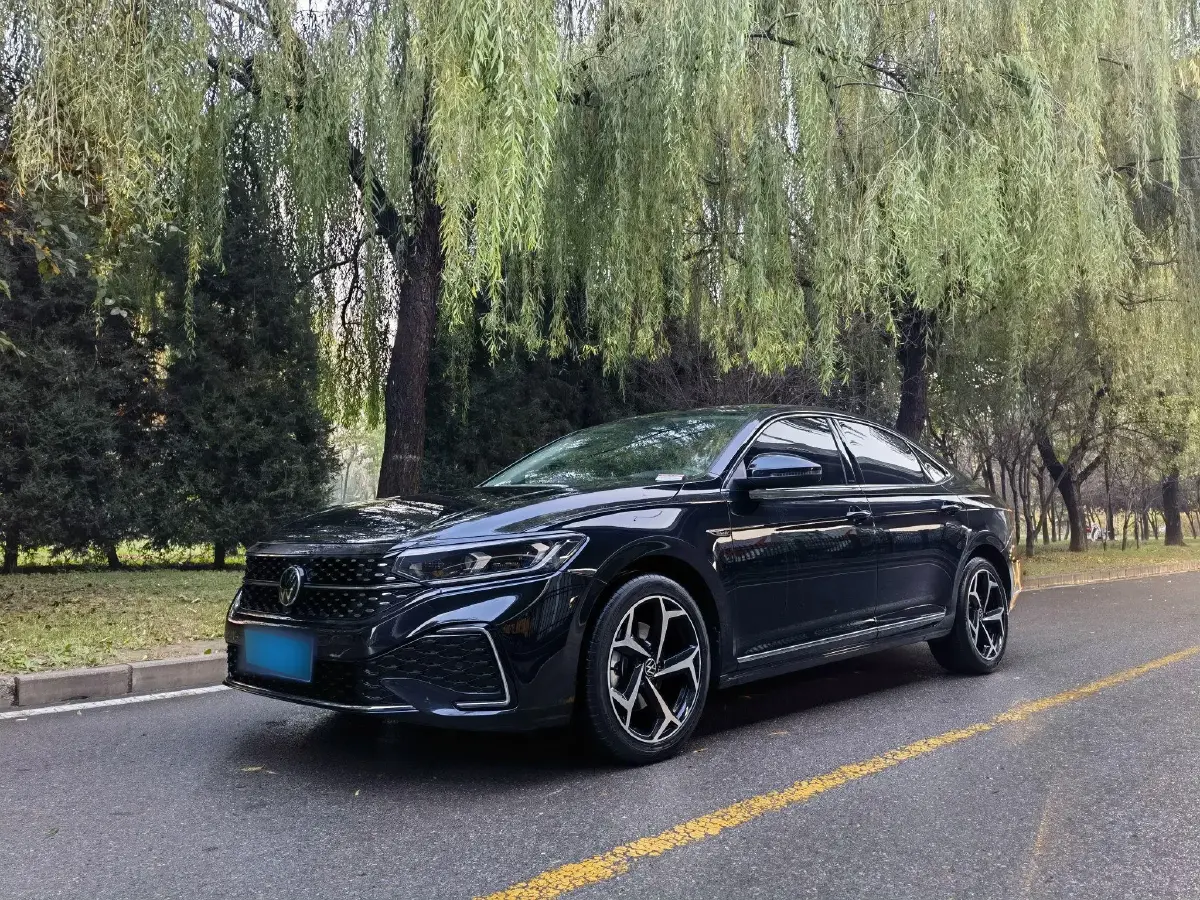 2023 Volkswagen Passat 2.0T 186HP L4 7DCT