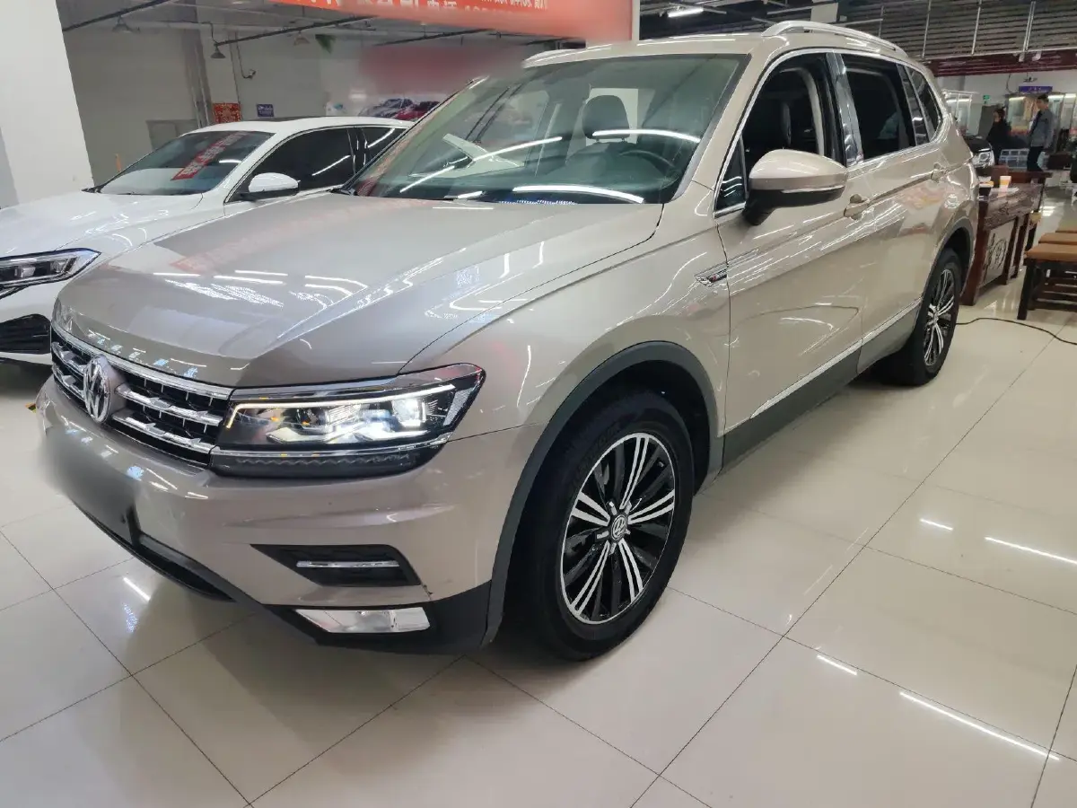 2018 Volkswagen Tiguan L 2.0T 220HP L4 7DCT