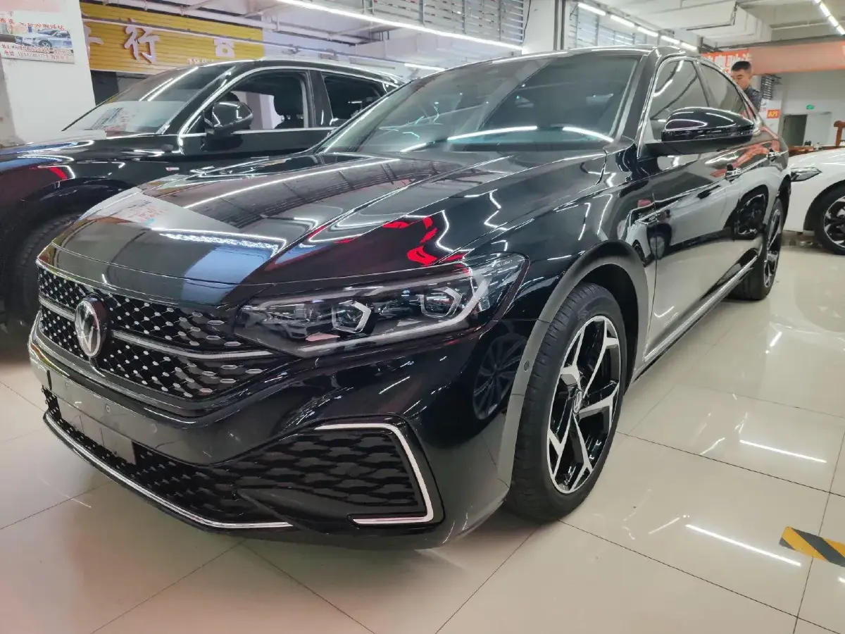 2023 Volkswagen Passat 2.0T 186HP L4 7DCT