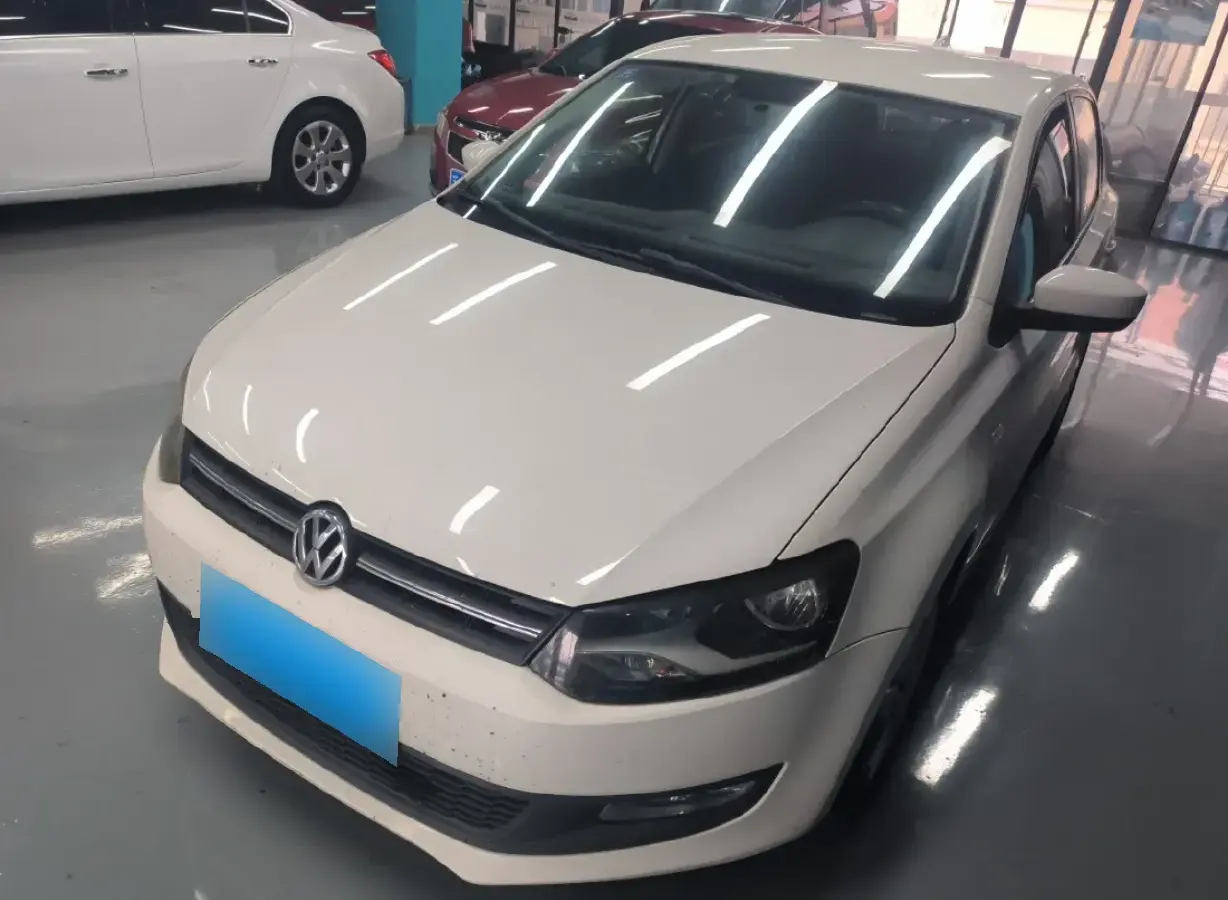 2013 Volkswagen Polo 1.4L 86HP L4 6AT