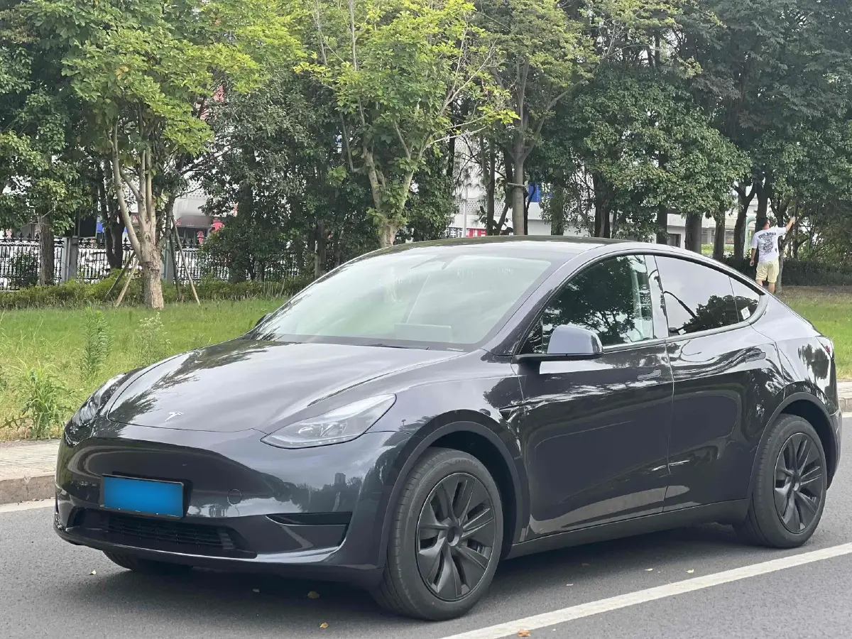 2024 Tesla Model Y BEV 60KWH
