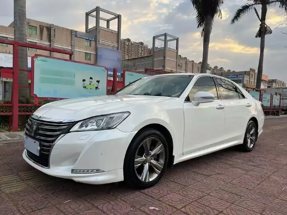 2018 Toyota Crown 2.0T 235HP L4 8AT