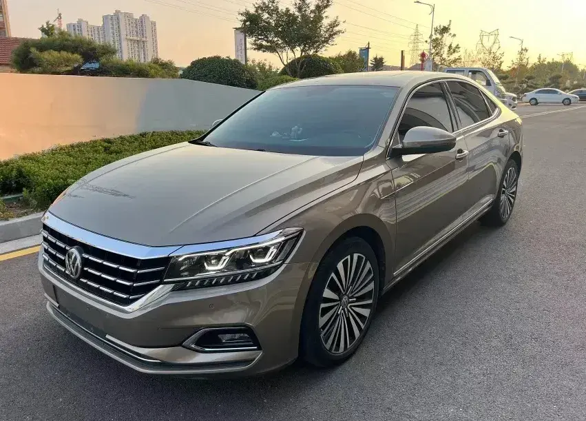 2019 Volkswagen Passat 2.0T 186HP L4 7DCT