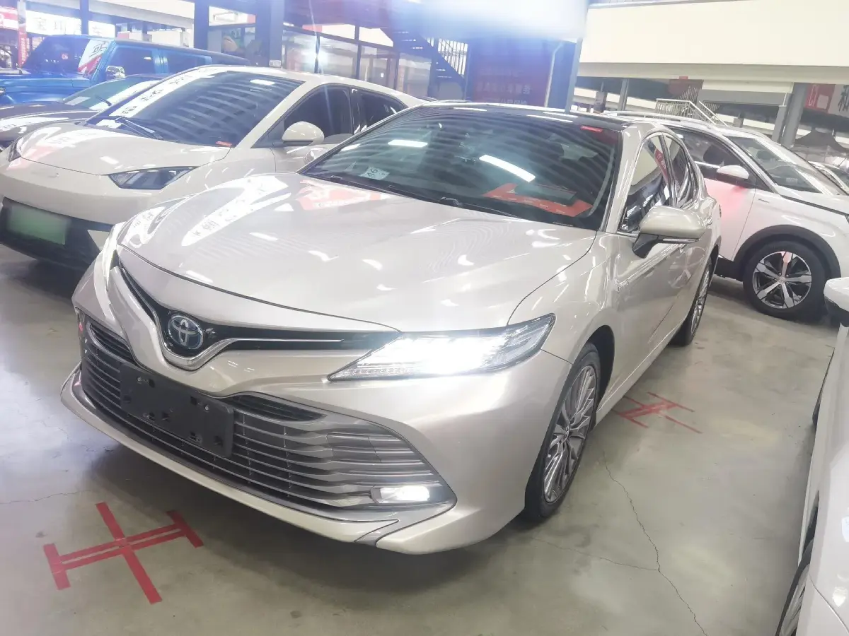 2018 Toyota Camry 2.5L 178HP L4 E-CVT Hybrid