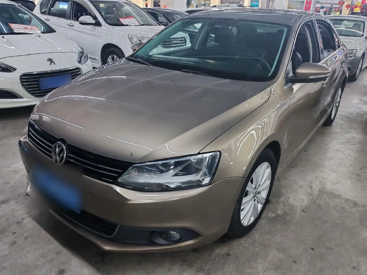 2014 Volkswagen Sagitar 1.4T 131HP L4 7DCT