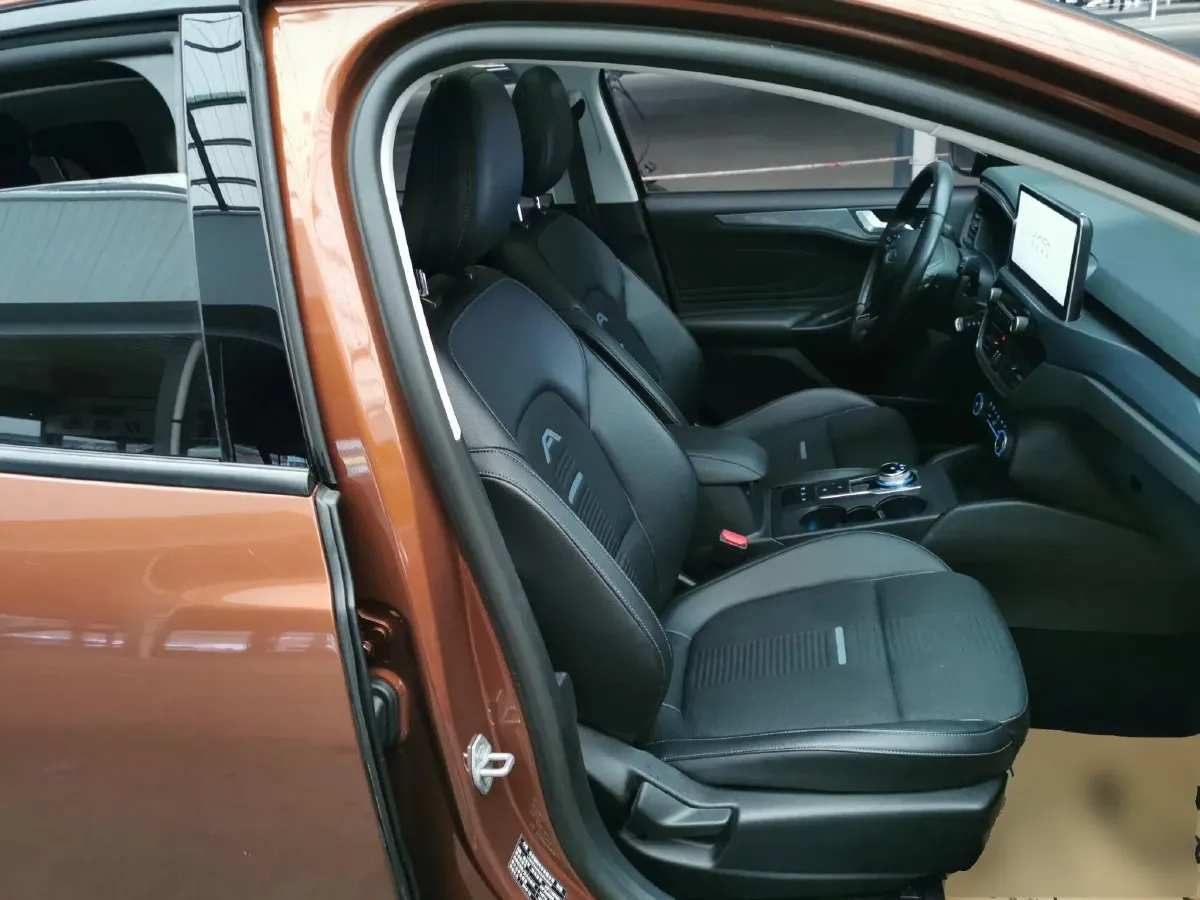 2020 Ford Focus Active 1.5T 174HP L3 8AT,autocango,china used car exporter,china ev exporter,chinese used car exporter,chinese used ev exporter