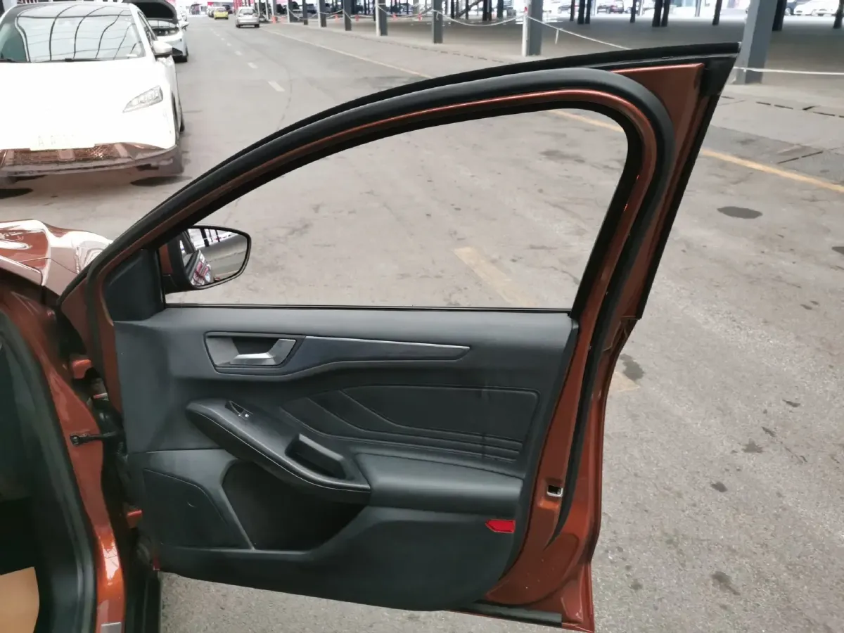 2020 Ford Focus Active 1.5T 174HP L3 8AT,autocango,china used car exporter,china ev exporter,chinese used car exporter,chinese used ev exporter