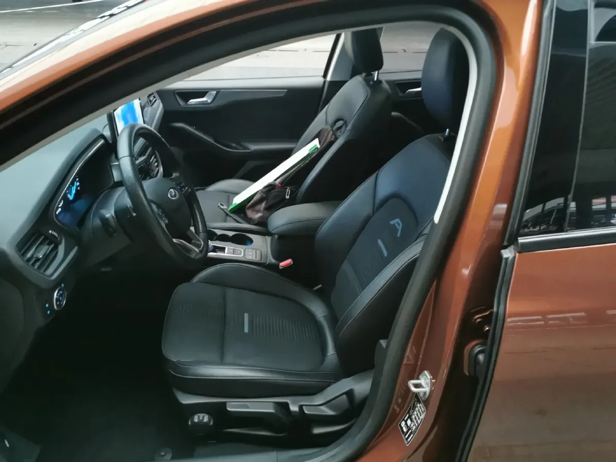 2020 Ford Focus Active 1.5T 174HP L3 8AT,autocango,china used car exporter,china ev exporter,chinese used car exporter,chinese used ev exporter