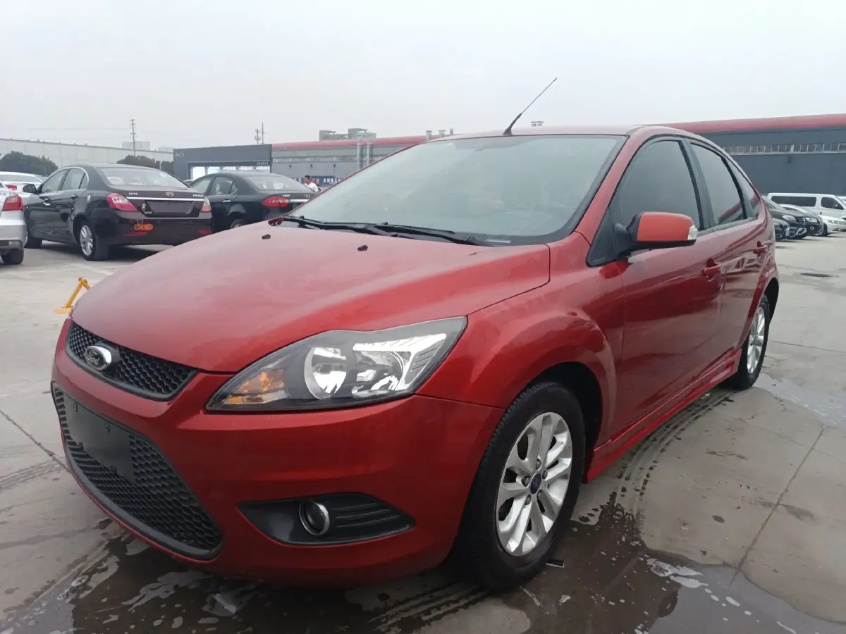 2013 Ford Focus 1.8L 124HP L4 5MT