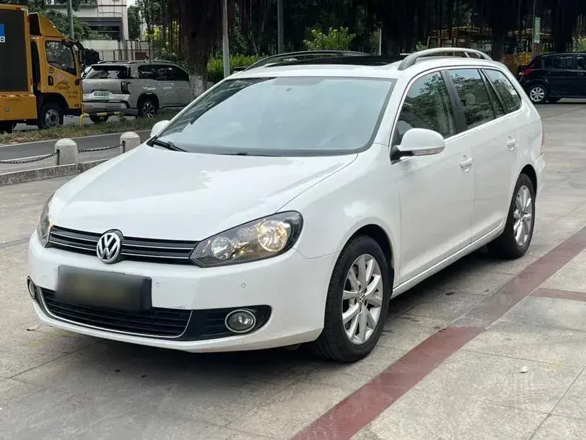 2011 Volkswagen Golf 1.4T 160HP L4 7DCT