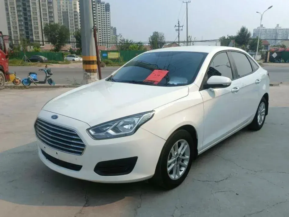 2019 Ford Escort 1.5L 122HP L3 6AT