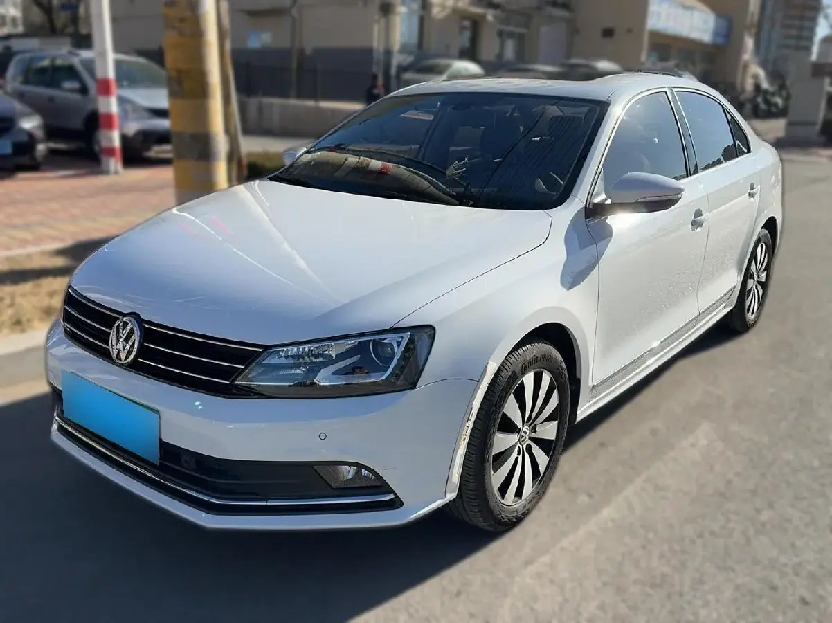 2015 Volkswagen Sagitar 1.4T 131HP L4 7DCT
