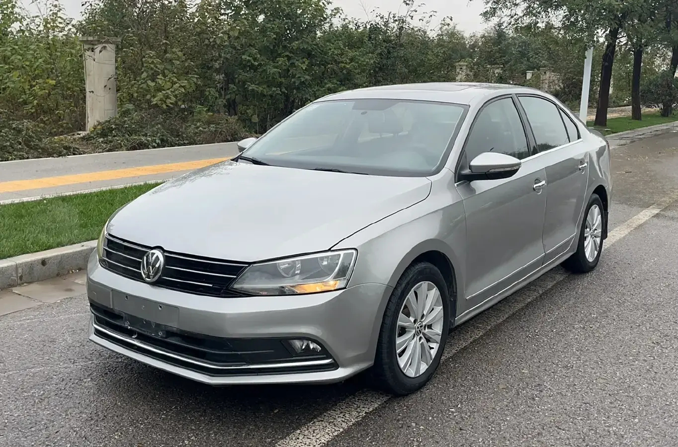 2015 Volkswagen Sagitar 1.6L 110HP L4 5MT