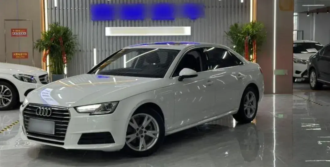 2017 Audi A4L 2.0T 190HP L4 7DCT