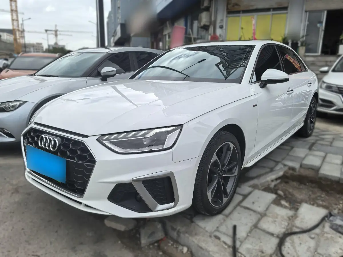 2022 Audi A4L 2.0T 190HP L4 7DCT