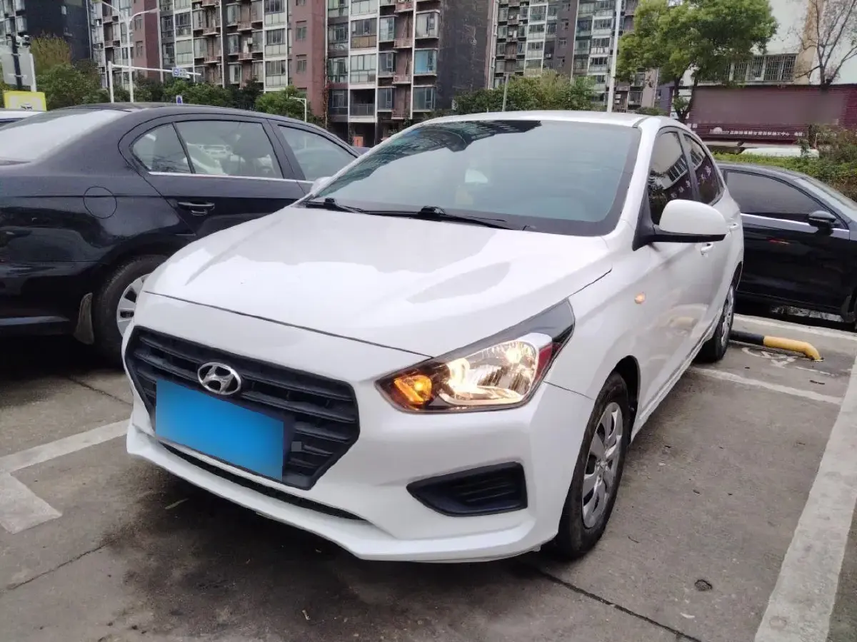 2017 Hyundai Reina 1.4L 95HP L4 5MT