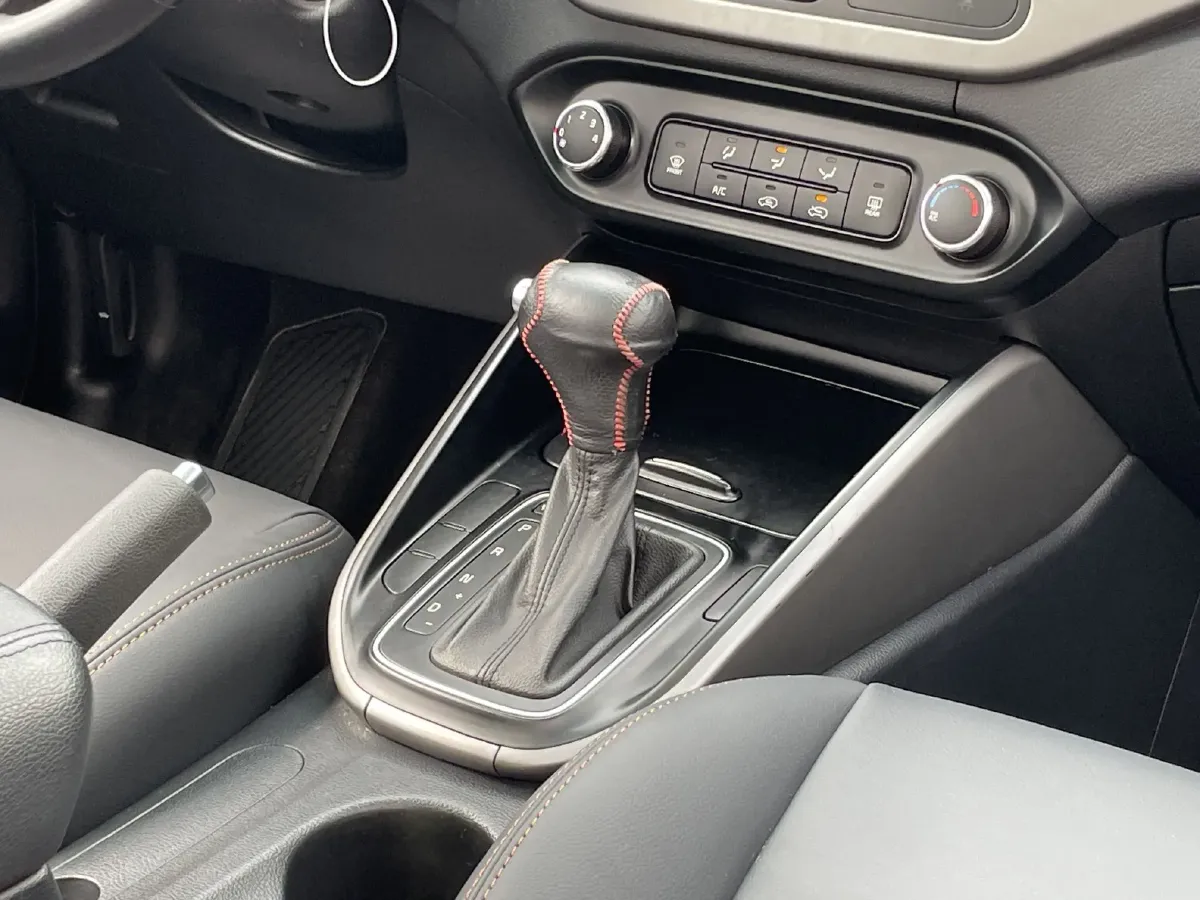 2013 Kia Carens 2.0L 152HP L4 6AT,autocango,china used car exporter,china ev exporter,chinese used car exporter,chinese used ev exporter