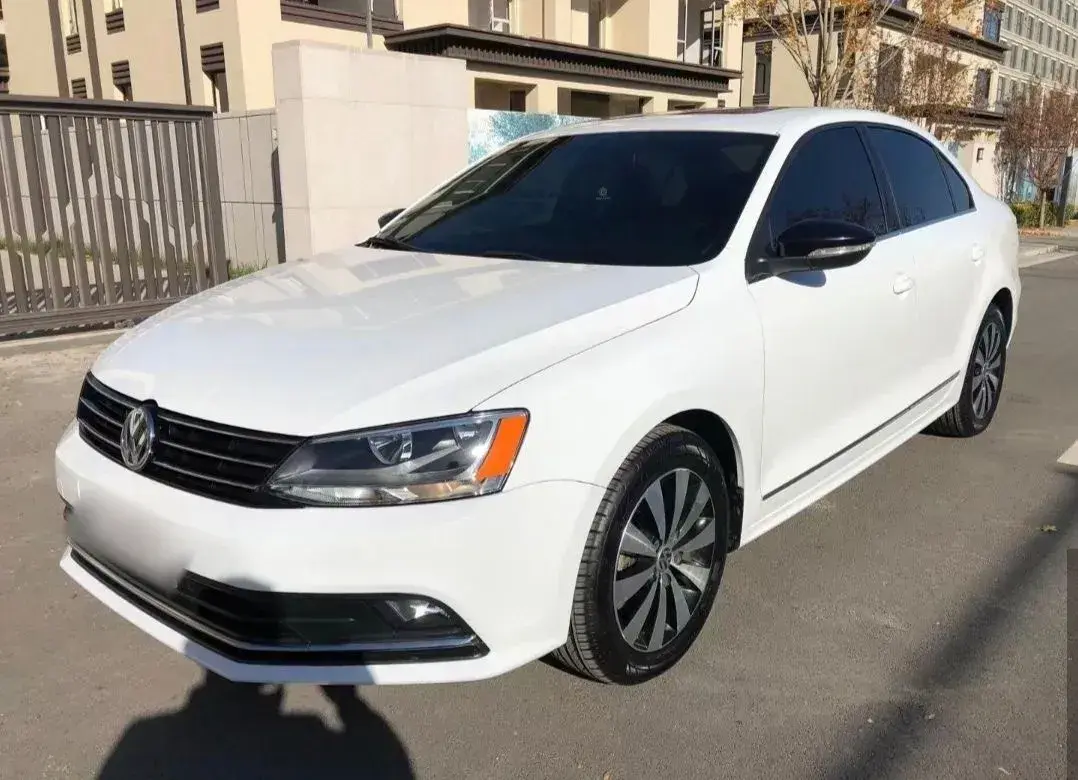 2017 Volkswagen Sagitar 1.2T 110HP L4 7DCT