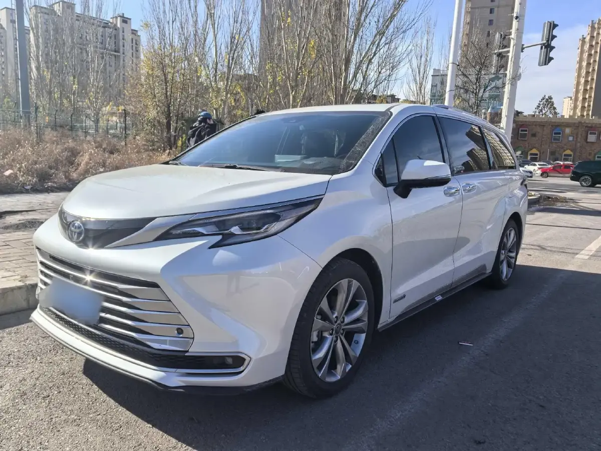 2021 Toyota Sienna 2.5L 192HP L4 E-CVT Hybrid
