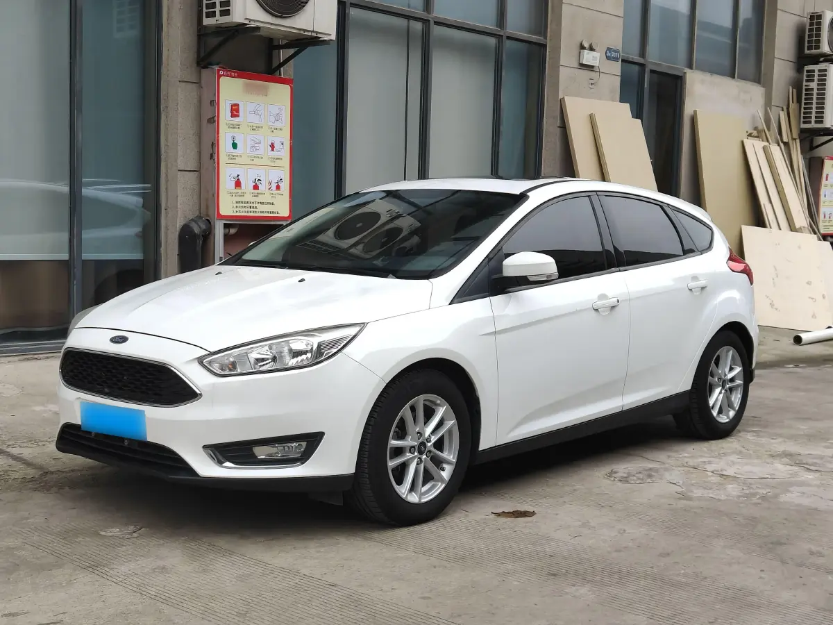 2015 Ford Focus 1.6L 125HP L4 6DCT