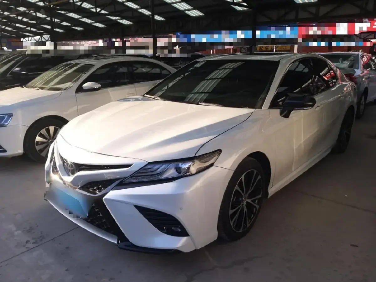 2018 Toyota Camry 2.5L 209HP L4 8AT