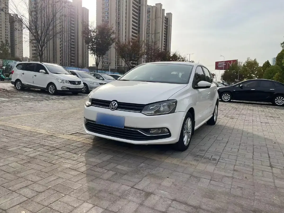 2014 Volkswagen Polo 1.6L 110HP L4 6AT
