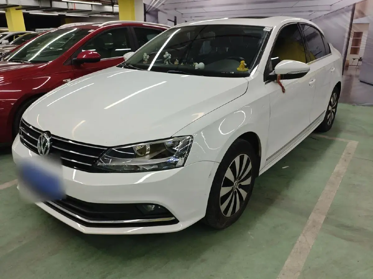 2017 Volkswagen Sagitar 1.6L 110HP L4 5MT