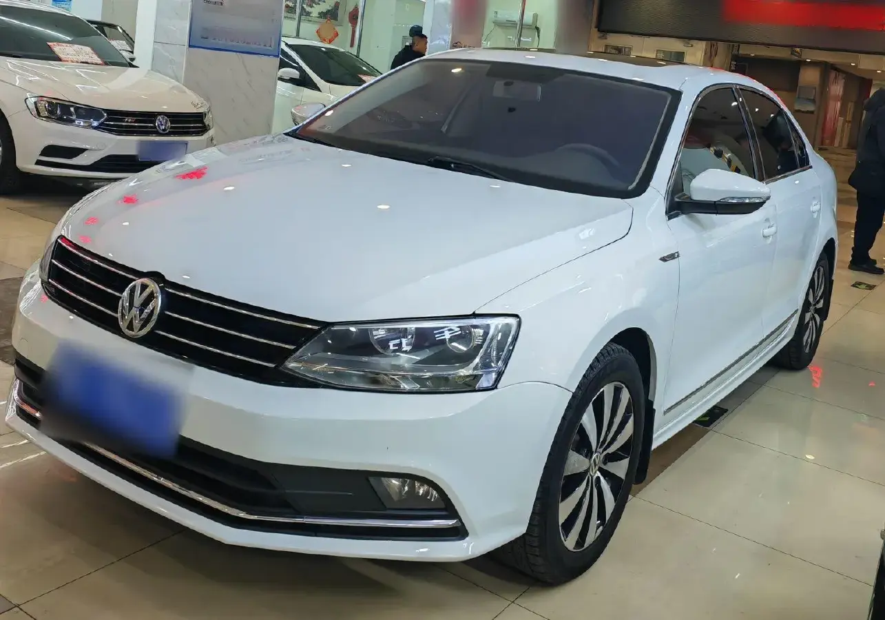 2018 Volkswagen Sagitar 1.4T 150HP L4 7DCT