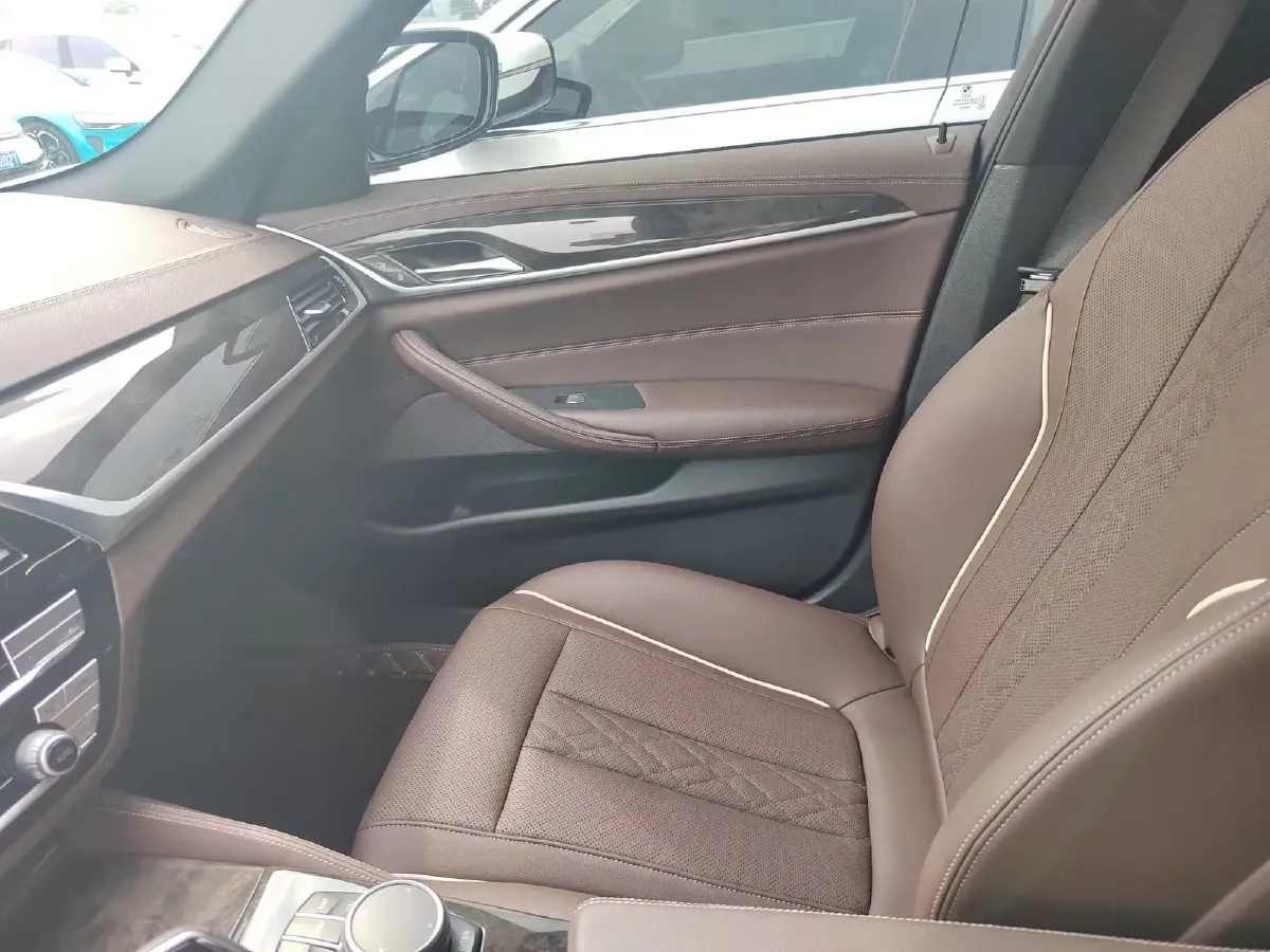 2022 BMW 5 Series 2.0T 184HP L4 8AT,autocango,china used car exporter,china ev exporter,chinese used car exporter,chinese used ev exporter