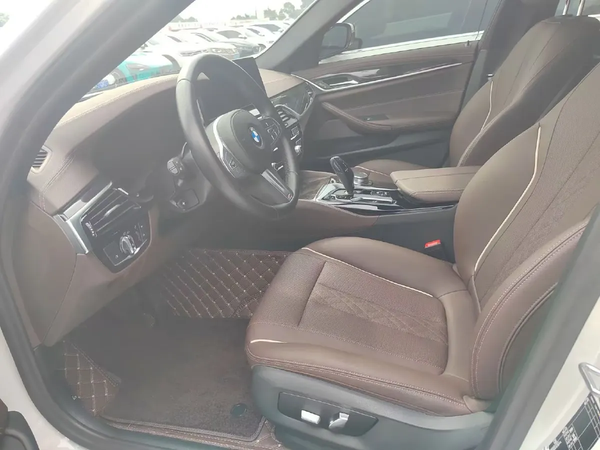 2022 BMW 5 Series 2.0T 184HP L4 8AT,autocango,china used car exporter,china ev exporter,chinese used car exporter,chinese used ev exporter