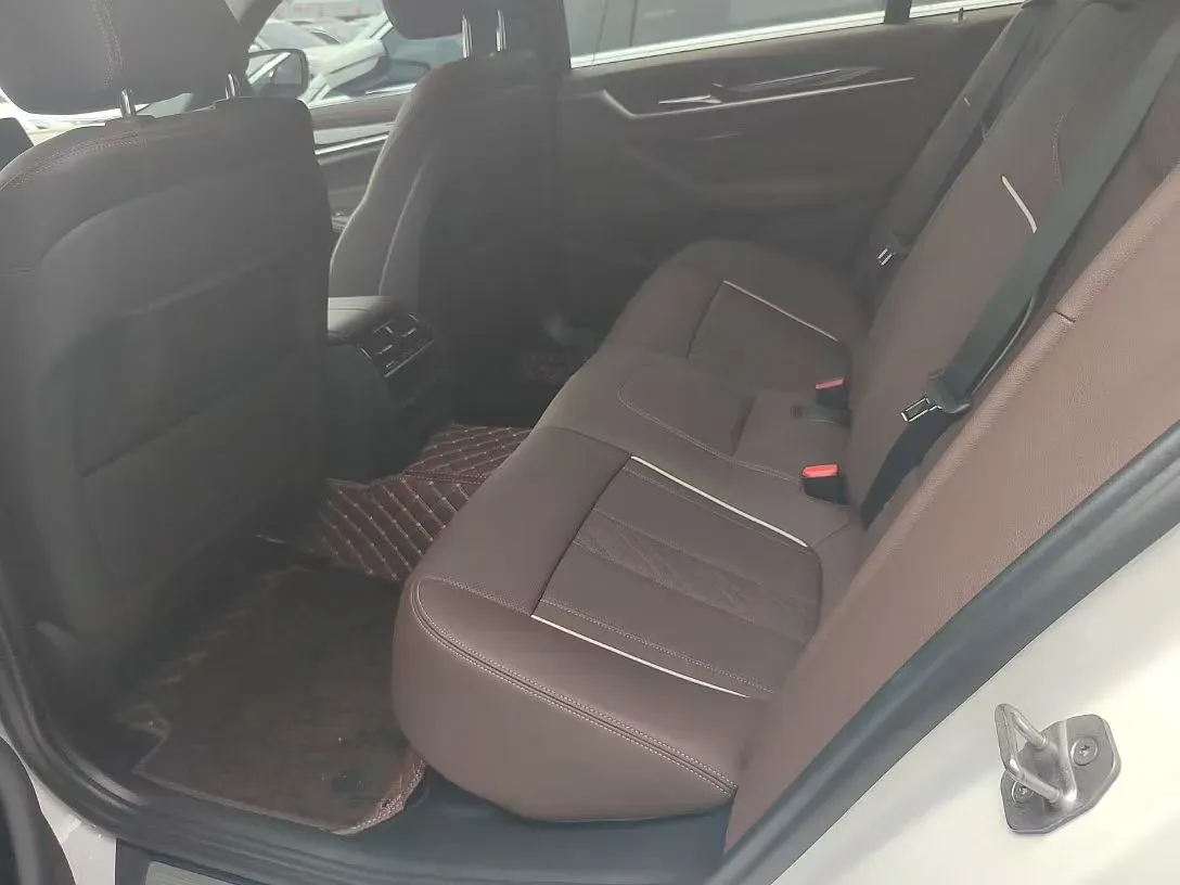 2022 BMW 5 Series 2.0T 184HP L4 8AT,autocango,china used car exporter,china ev exporter,chinese used car exporter,chinese used ev exporter