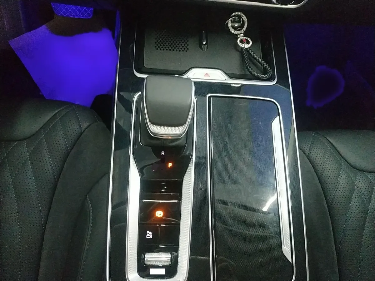 2023 HongQi HS5 2.0T 252HP L4 8AT,autocango,china used car exporter,china ev exporter,chinese used car exporter,chinese used ev exporter