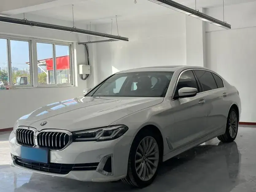 2022 BMW 5 Series 2.0T 252HP L4 8AT