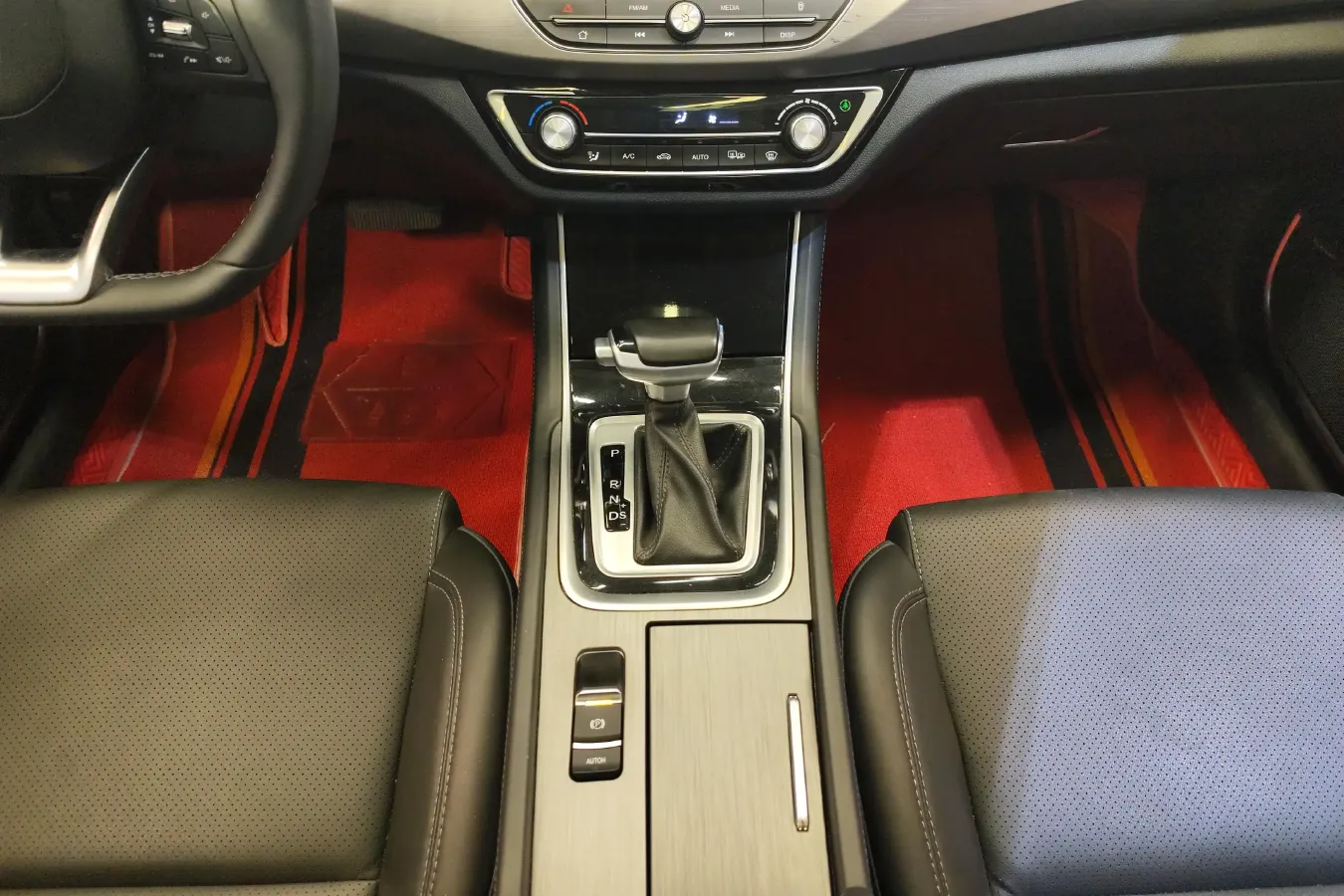 2021 ChangAn Raeton CC 1.5T 180HP L4 7DCT,autocango,china used car exporter,china ev exporter,chinese used car exporter,chinese used ev exporter