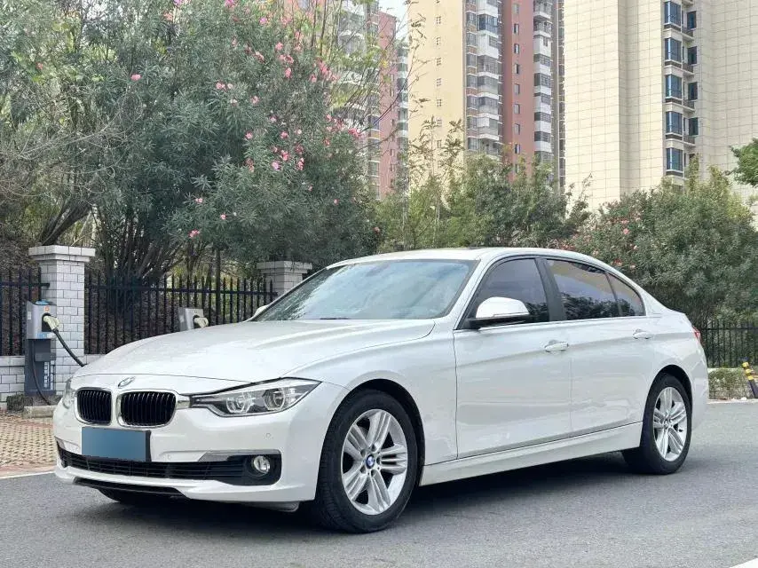 2017 BMW 3 Series 2.0T 184HP L4 8AT