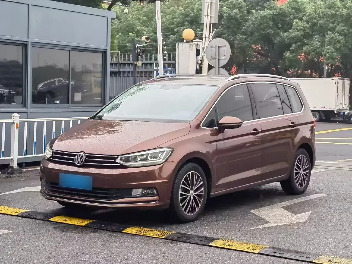 2016 Volkswagen Touran 1.8T 180HP L4 7DCT