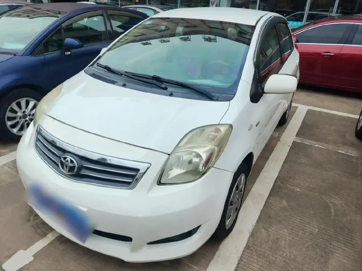 2011 Toyota Yaris 1.6L 118HP L4 4AT