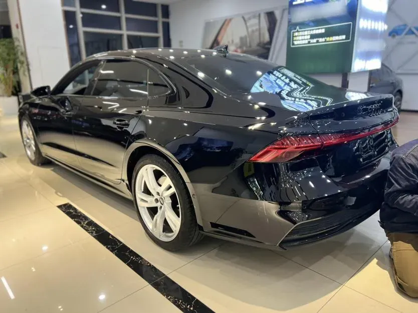 2022 Audi A7L 2.0T 245HP L4 7DCT,autocango,china used car exporter,china ev exporter,chinese used car exporter,chinese used ev exporter