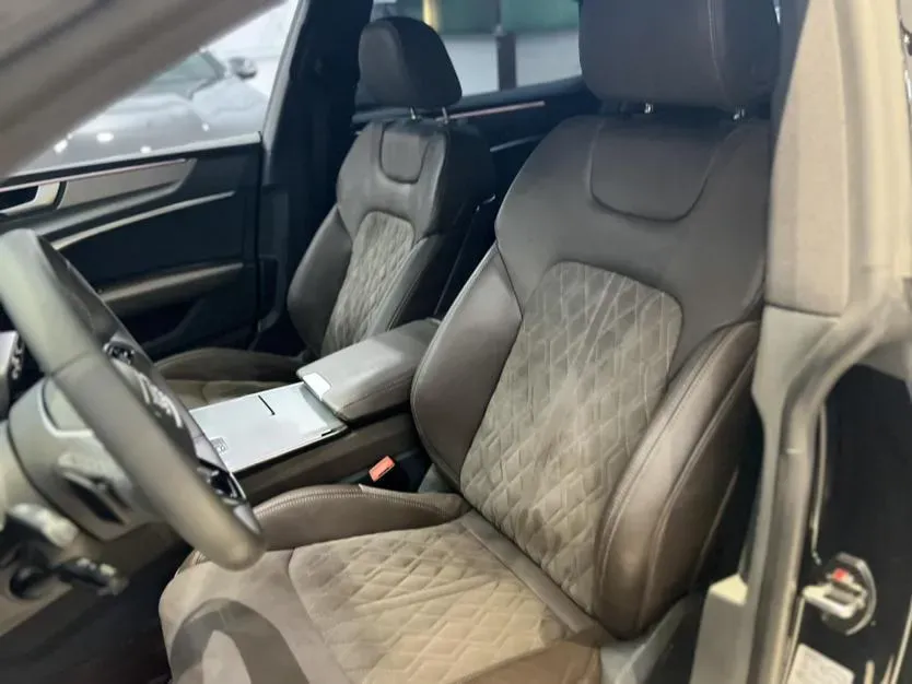 2022 Audi A7L 2.0T 245HP L4 7DCT,autocango,china used car exporter,china ev exporter,chinese used car exporter,chinese used ev exporter