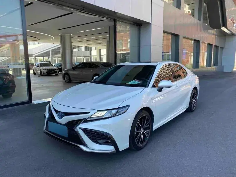 2021 Toyota Camry 2.5L 209HP L4 8AT