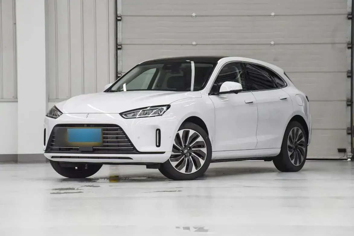 2023 HIMA M5 BEV 80KWH