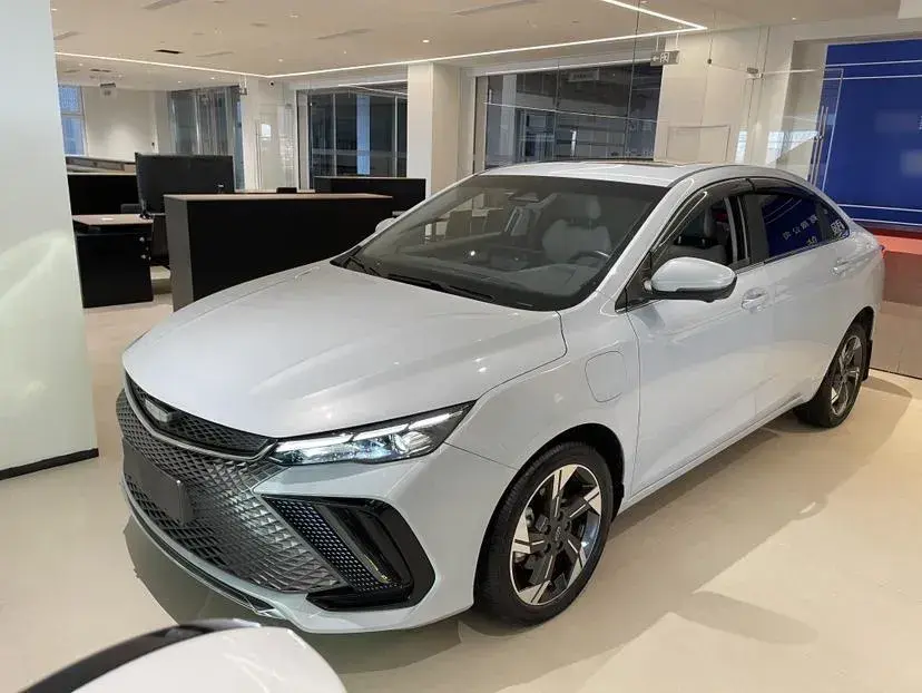 2022 Geely Emgrand L HiP 1.5T 181HP L4 3DHT PHEV 15.5KWH